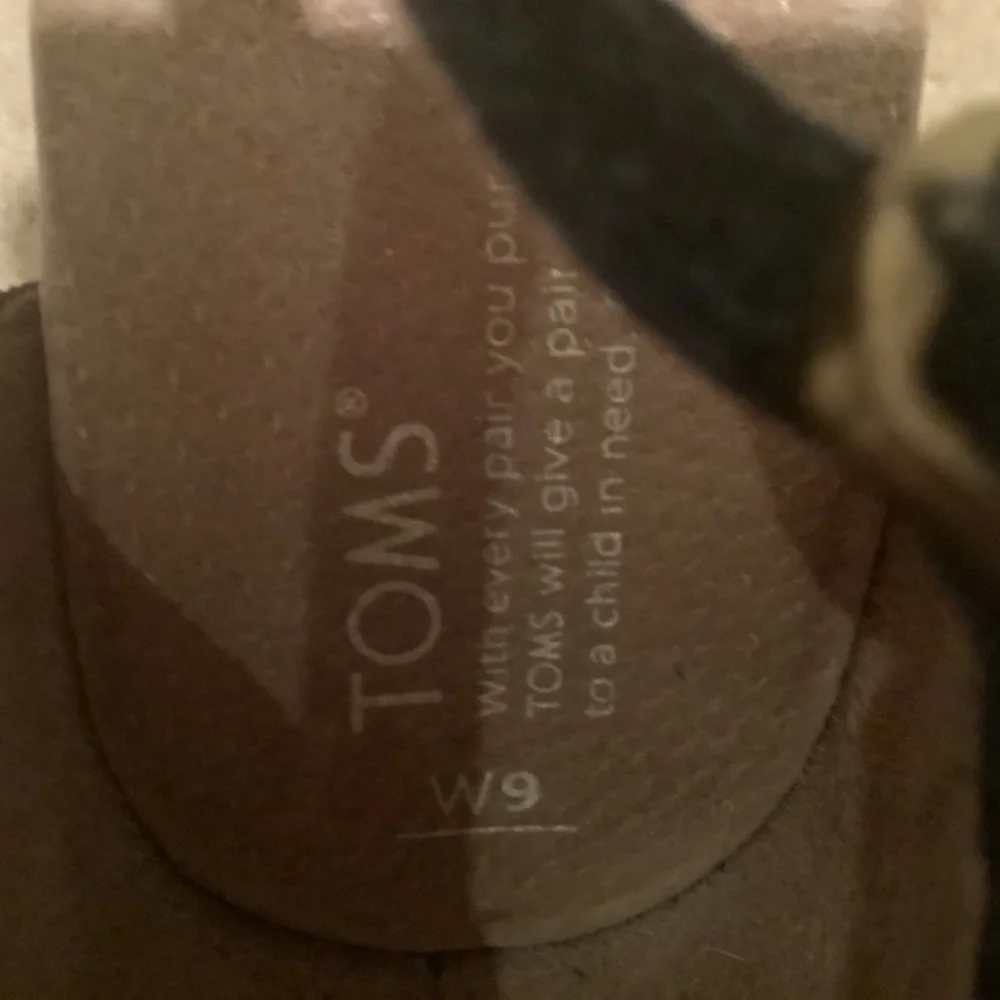 Tom’s black suede wedge - Picture 3 of 3